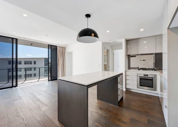 607 Logan Road, Woolloongabba