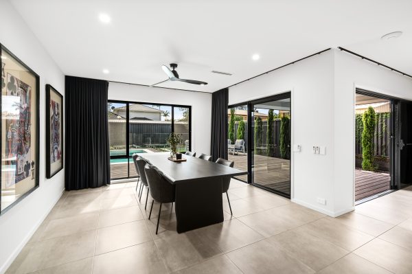 Real estate agent - holland park